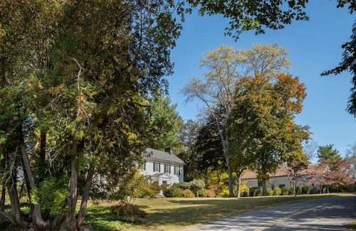 Pine Plains Appartement | Willow Vale Stunningly Designed Historical Icon w/ Hot Tub