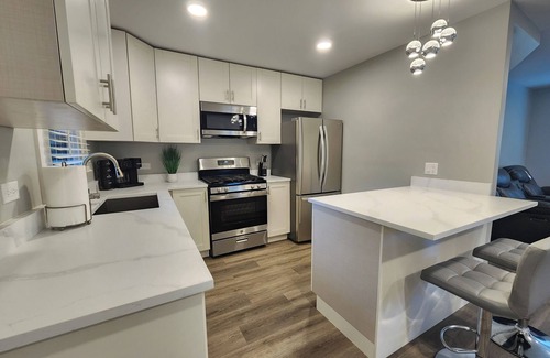Willowbrook Maison | Willowbrook Gem 3-bedroom house with AC, WiFi, next to Forest Preserve