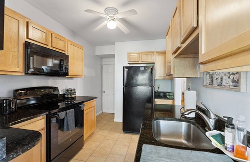 Wilmington Maison | Wilmington Classic Home 💎 King Bd, Smart Tvs