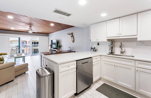 New Smyrna Beach Copropriété | Win-San A214 Ocean View 2/2 Fully Renovated Unit! Steps to Flagler Avenue!