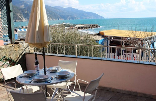 Cinque Terre Appartement | Wind Rose House - By the BEACH with AC & Parking