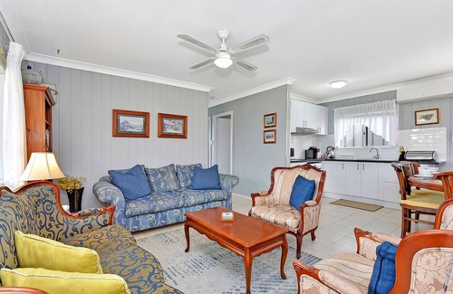 North Rothbury Maison | Windella Cottage, comfortable 3-bedroom home offers a relaxed rural getaway,