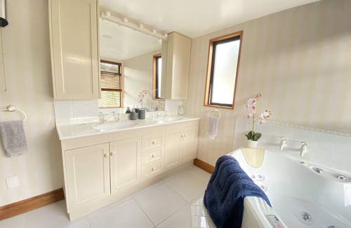 Burnham Autre | Winderburn Estate sleeping 12-14 Rural Setting, Farm Outlook