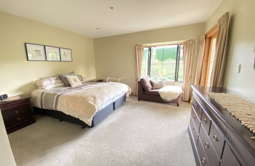 Burnham Autre | Winderburn Estate sleeping 12-14 Rural Setting, Farm Outlook
