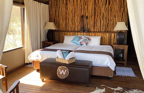 Dobra Autre | Windhoek Game Camp