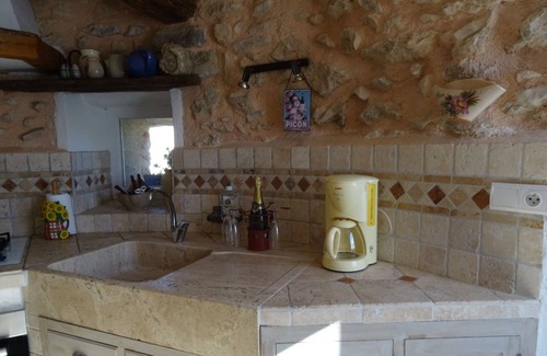 La Rochegiron Appartement | La Tour, gîte insolite avec piscine, pour les couples, en Provence
