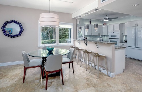 West Bay Appartement | Windsong 2 Stunning Villa-4 UNIT COMPLEX-Boggy Sand Rd-gated access to SMB