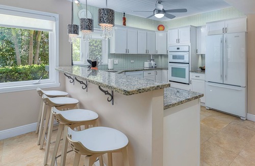 West Bay Appartement | Windsong 2 Stunning Villa-4 UNIT COMPLEX-Boggy Sand Rd-gated access to SMB