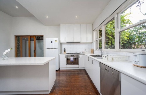 Windsor Maison | Windsor Nightlife Retreat