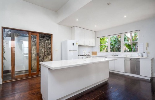 Windsor Maison | Windsor Nightlife Retreat
