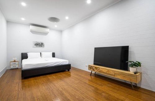 Windsor Maison | Windsor Nightlife Retreat