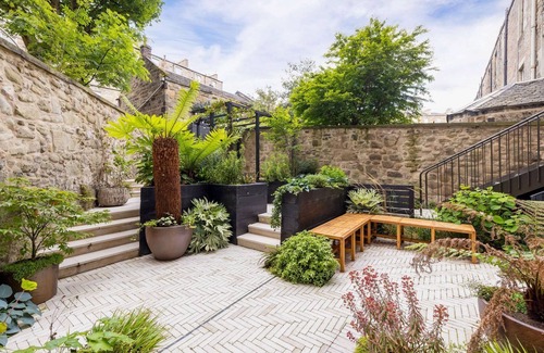 Leith Villa | Windsor Townhouse - Five Bedroom Villa, Sleeps 10