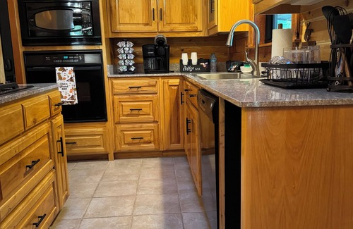 Myra Cabine | Windwalker cabin experience ultimate luxury and tranquility in this 3BDR 2BTH