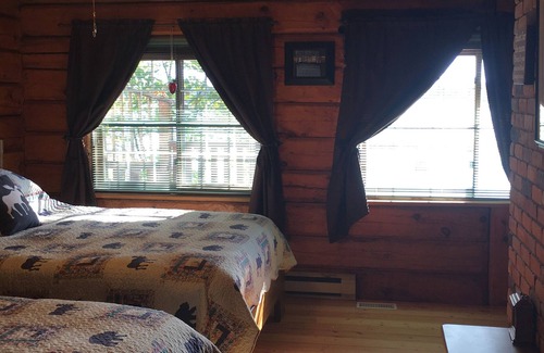Nairn Centre Maison | Retraite toute l'année à Windy Lake, amusez-vous toute l'année dans une baie privée sur une piste de motoneige.
