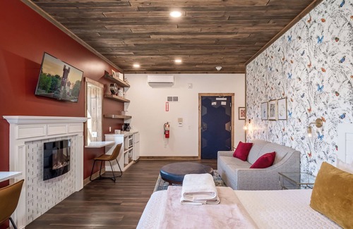 Prescott Hôtel | Walk Everywhere | King Bed | FIreplace