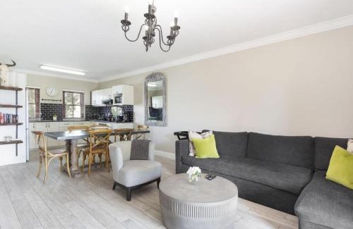 Stellenbosch Cabine | Winelands Golf Lodges 17