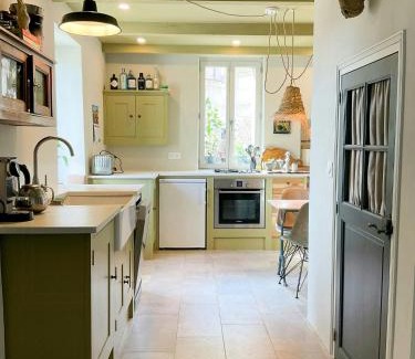 La Caunette Maison | Winemakers Cottage With Vineyard & Mountain Views