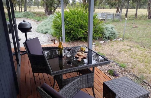Buckaroo Cottage | Contemporary Cottage on scenic acreage close to wineries