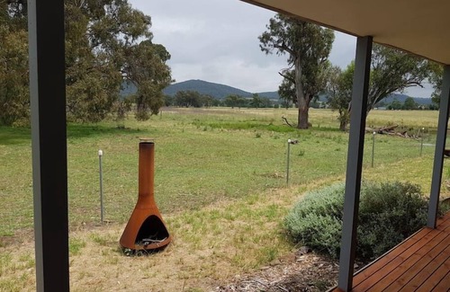 Buckaroo Cottage | Contemporary Cottage on scenic acreage close to wineries