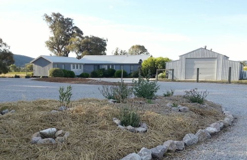 Buckaroo Cottage | Contemporary Cottage on scenic acreage close to wineries