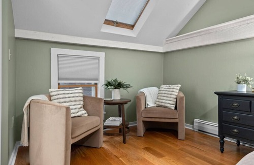 North Andover Maison | Winery Farmhouse w/ Private Hot Tub & Wine Tasting