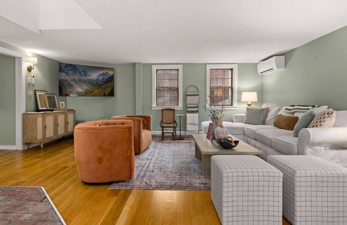 North Andover Maison | Winery Farmhouse w/ Private Hot Tub & Wine Tasting