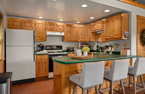 North Andover Appartement | Winery Studio w/ Private Hot Tub,Fireplace,Tasting
