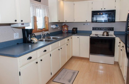 Dresden Cottage | Winey Duck Cottage: "Pet Friendly contemporain w / bain à remous sur Seneca Wine Trail
