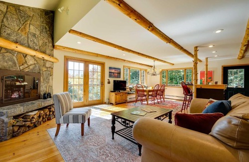 Winhall Maison | Winhall Home with Deck and Views, 6 Mi to Ski Slopes!