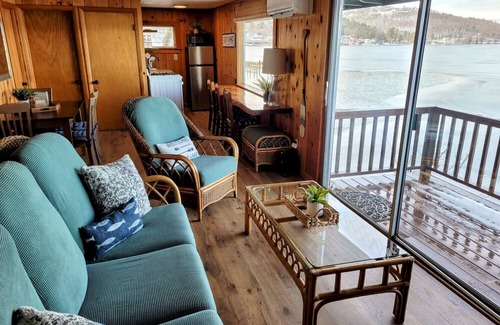 Laconia Cabine | Winnipesaukee Lakefront Cabin w/ Private Dock Slip