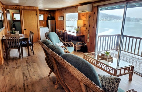 Laconia Cabine | Winnipesaukee Lakefront Cabin w/ Private Dock Slip