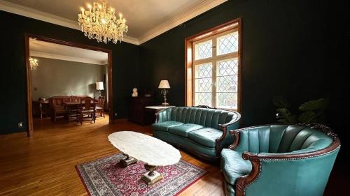 Sherbrooke Appartement | Winston Churchill - le charme Tudor au cœur de Sherbrooke