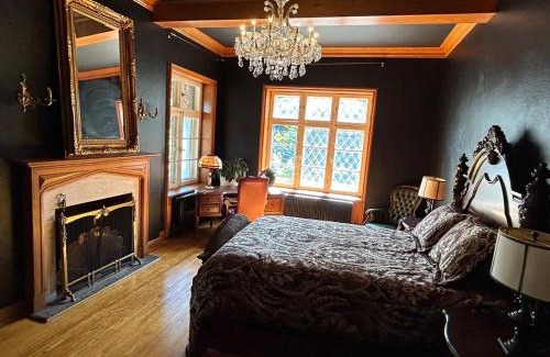 Sherbrooke Appartement | Winston Churchill - le charme Tudor au cœur de Sherbrooke
