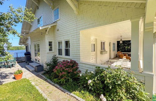 Prides Crossing Cottage | NEW -Lakefront 2 Bed / 3 bath + Extra Bed off of living room