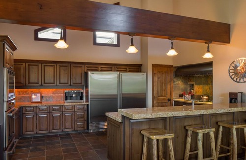 Elkhorn Village Maison | Escapade privée en montagne avec vue à 360 degrés et chambre bonus - idéal pour les groupes