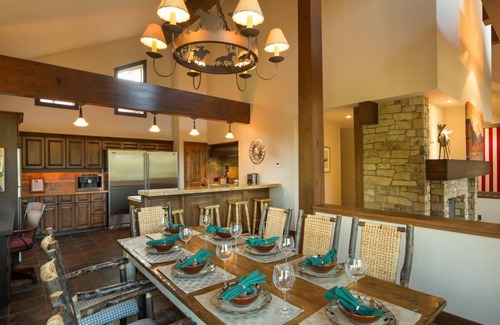 Elkhorn Village Maison | Escapade privée en montagne avec vue à 360 degrés et chambre bonus - idéal pour les groupes