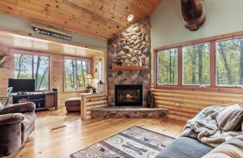 Crosslake Maison | Winter Hideaway Lakeside Cabin Snowmobile