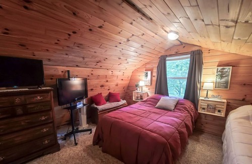 Deer River Cabine | WINTER RETREAT OR SNOWMOBILE & ICE FISHING BASE CAMP-close to trails