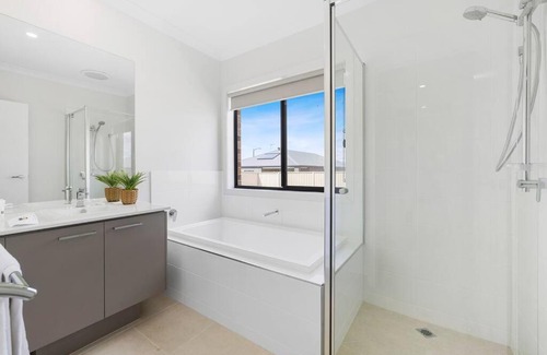 Delacombe Appartement | Winter Valley Retreat - Palatial Pad in the Valley!
