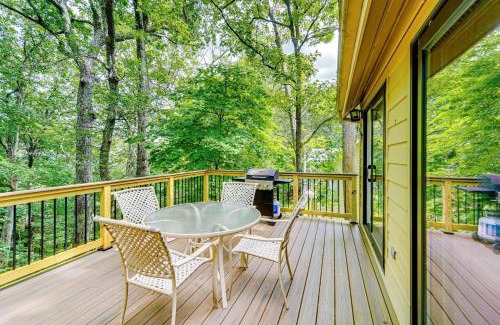 Treeloft Maison | Wintergreen Resort Home with 2 Decks and Ski Access!