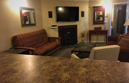 Ghent Appartement | Sur les pentes à Winterplace près de Beckley WV refondu cuisine complète, terrasse privée