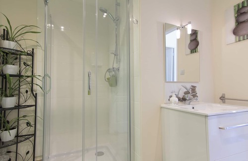 Adriers Cottage | Wisdom Gites - Orchard View maison de vacances avec piscine, WiFi, jardin et parking