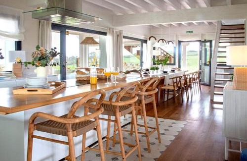 Prellezo Villa | Wishome-Villa espectacular con piscina climatizada, vistas al mar y Picos de Europa