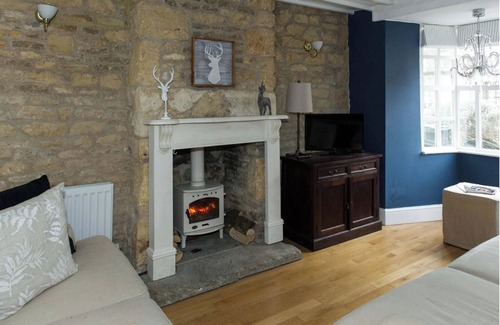 Bourton Cottage | Wisteria Cottage, 5* Location, Parking, Cotswolds