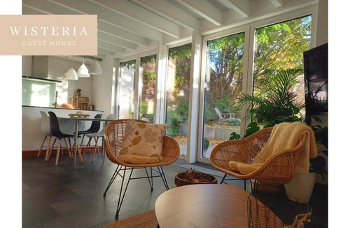 Awans Maison | Wisteria Guest House