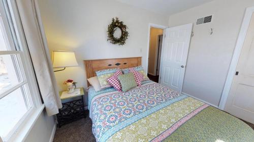 Monticello Maison | Wisteria Vine Cottage