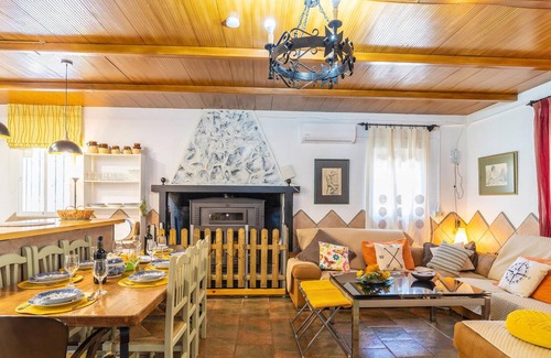 Alhama de Granada Maison | With breathtaking views in the middle of nature, this spacious and family vacation home with swimmin