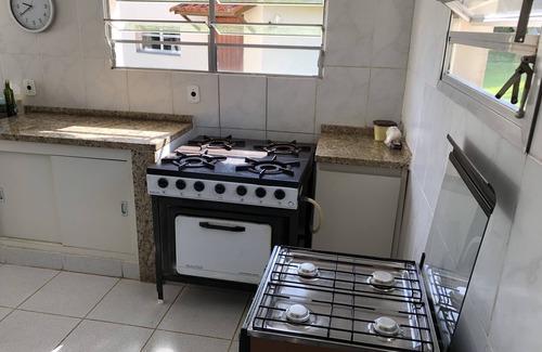 Aracoiaba da Serra Maison | Avec l'option Cook et pension complète! 2 blocs, piscine, barbecue.