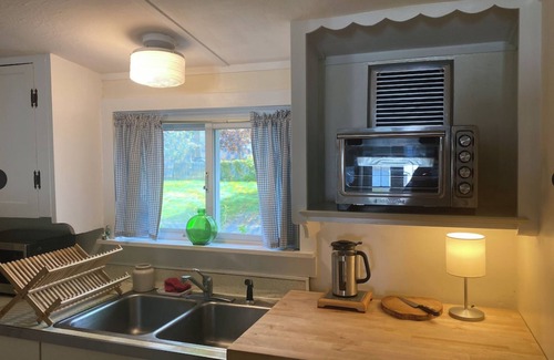 Guilford Cottage | WITH INN —Charming 2-bedroom cottage in Guilford with WiFi and AC