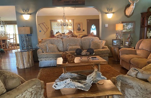 Tunica Cabine | With most of the furniture custom made, it's a great place to relax and enjoy.